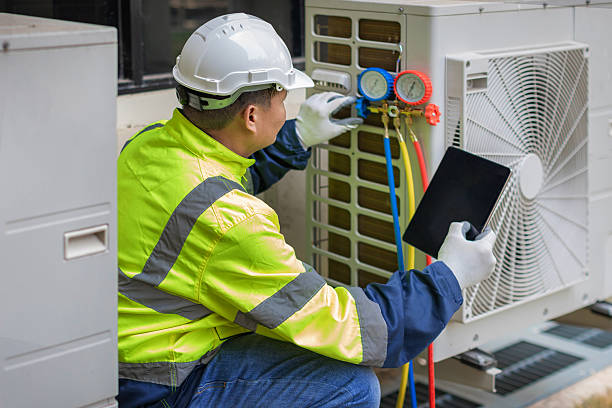 Professional Hvac technician working in Gardendale, TX